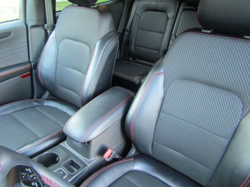 Used 2024 Ford Escape ST-Line w/ Tech Pack #1 AWD/4WD image 31