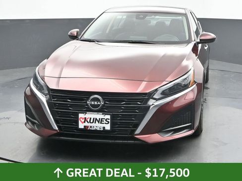 Used 2023 Nissan Altima 2.5 SV image 5