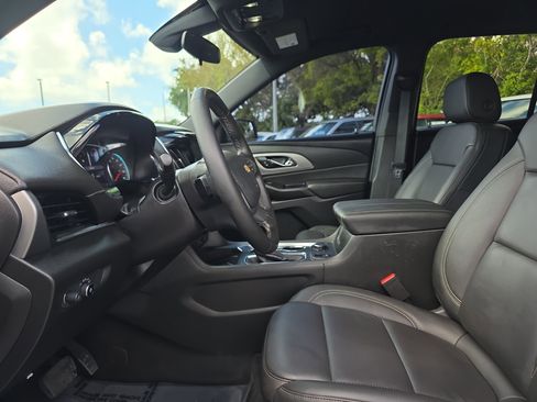 Used 2023 Chevrolet Traverse LT FWD image 25
