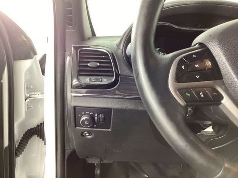 Used 2019 Jeep Grand Cherokee Overland AWD/4WD image 10