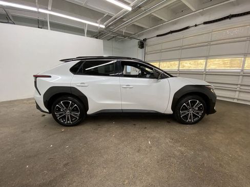 Used 2023 Toyota bZ4X Limited image 7