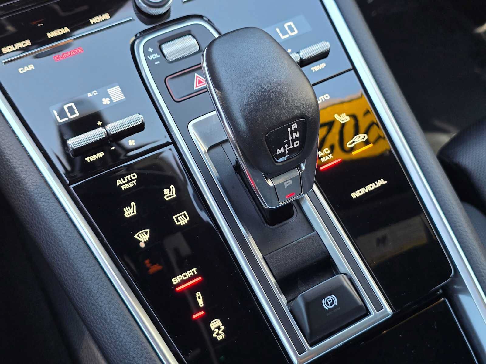 Used 2023 Porsche Panamera RWD image 35