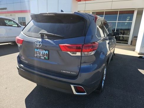 Used 2018 Toyota Highlander AWD V6 image 4