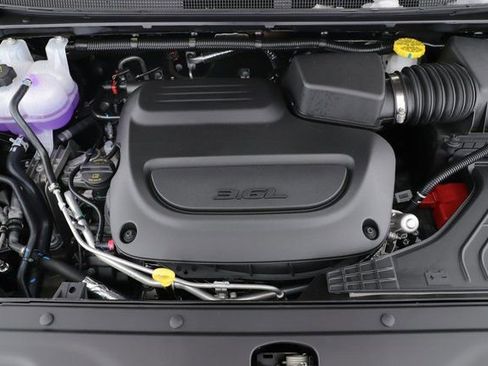 New 2026 Chrysler Pacifica Select AWD/4WD image 15