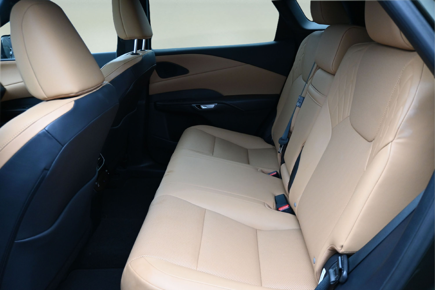 Used 2024 Lexus RX 350 Premium w/ Accessory Package AWD/4WD image 16