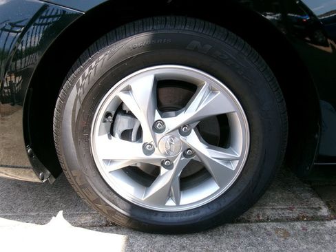 Used 2023 Hyundai Elantra SE FWD image 39