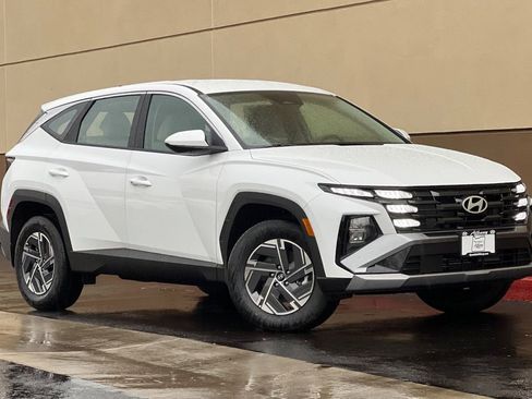 New 2026 Hyundai Tucson Blue SE image 2