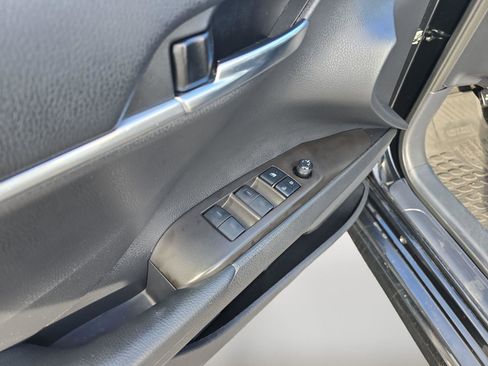 Used 2022 Toyota Camry SE image 21