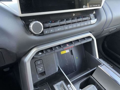 Used 2023 Toyota Tundra Platinum image 31