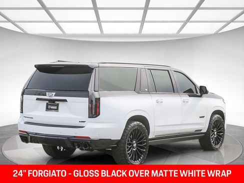 Used 2025 Cadillac Escalade ESV V AWD/4WD image 4