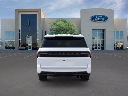 New 2025 Lincoln Navigator Reserve image 5