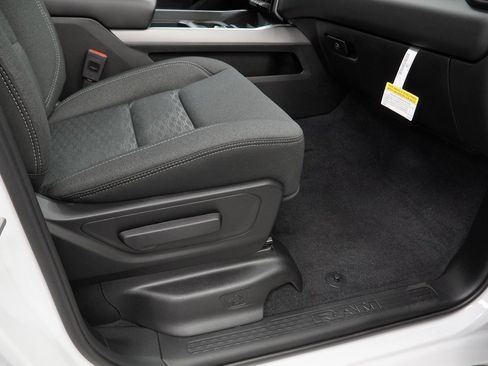 New 2026 RAM 1500 4x4 Crew Cab image 34