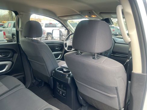 Used 2024 Nissan Titan SV w/ SV Convenience Package image 15