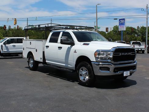 Used 2024 RAM 2500 Tradesman w/ Chrome Appearance Group image 8