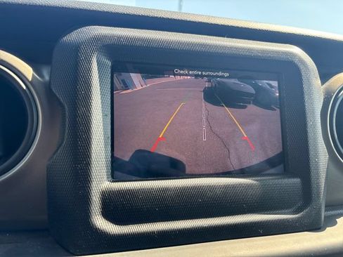 Used 2018 Jeep Wrangler Unlimited Sport S AWD/4WD image 24