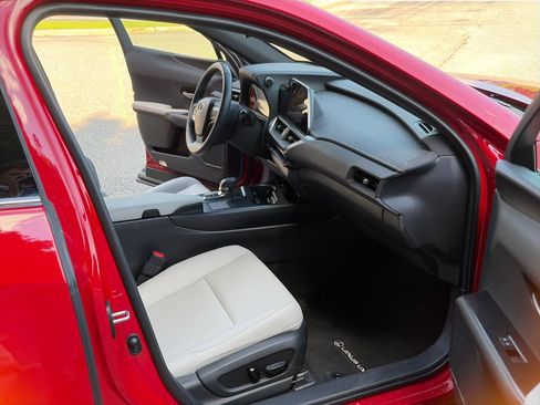 Used 2025 Lexus UX 300h AWD w/ Cold Area Package image 10