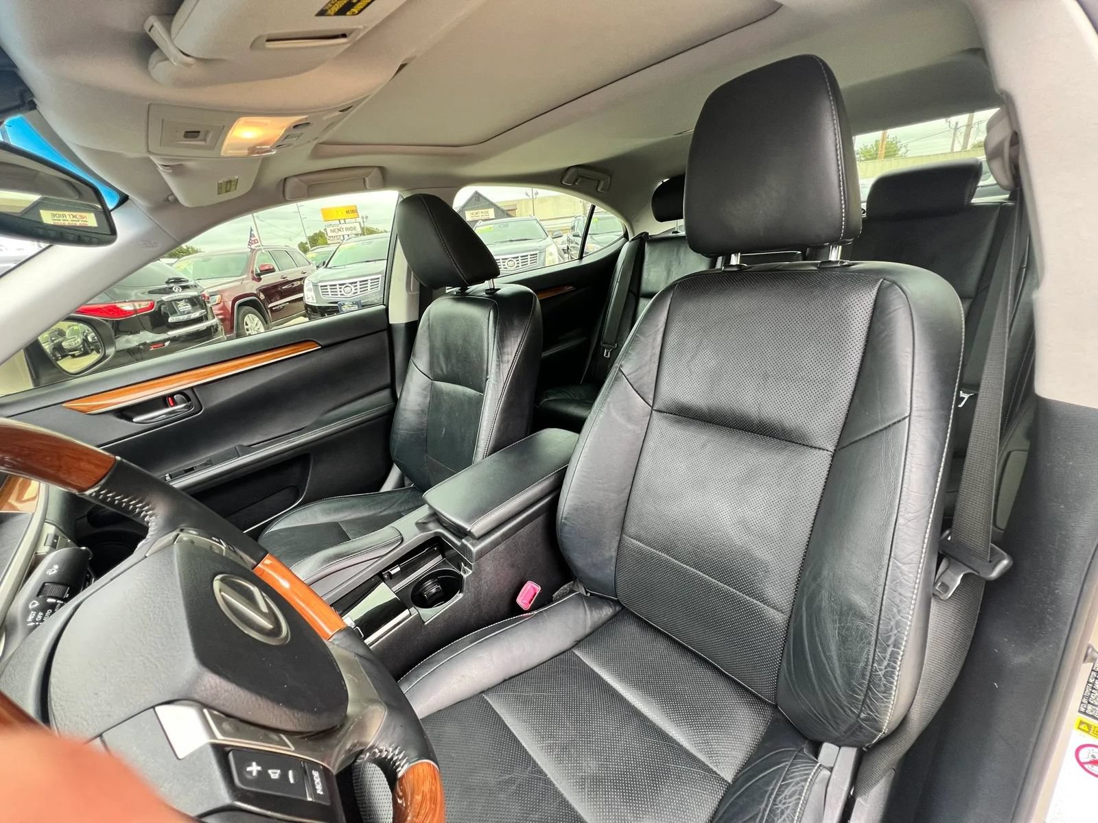 Used 2013 Lexus ES 300h w/ Luxury Pkg FWD image 5