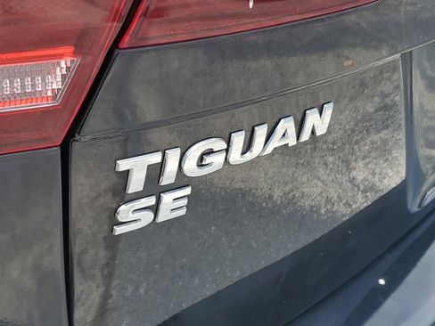 Used 2021 Volkswagen Tiguan SE R-Line FWD image 6