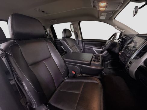 Used 2020 Nissan Titan SV image 29
