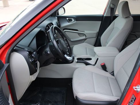 Used 2020 Kia Soul EX FWD image 5