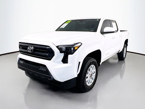 Used 2025 Toyota Tacoma SR5 image 9