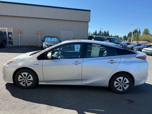 Used 2017 Toyota Prius Four w/ Advanced Technology Package FWD image 4