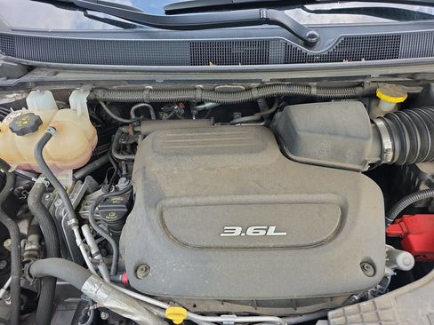 Used 2017 Chrysler Pacifica Touring-L FWD image 25