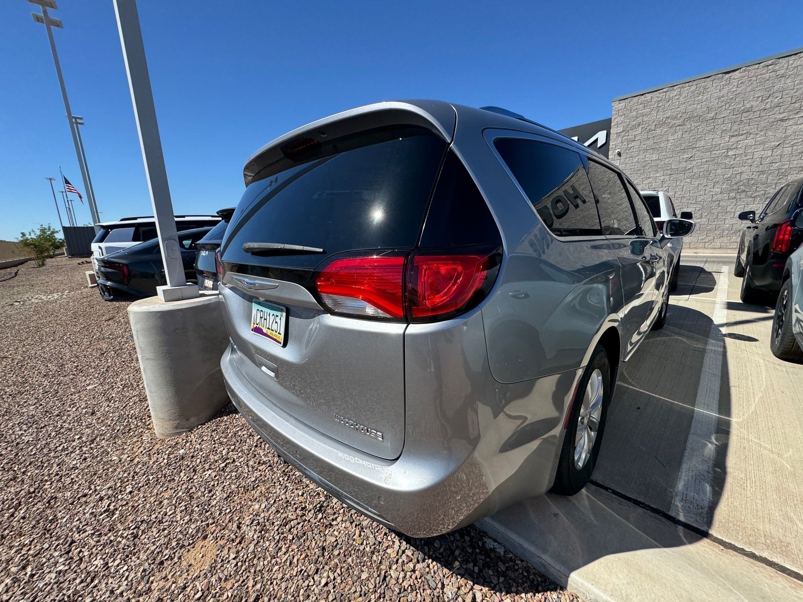 Used 2018 Chrysler Pacifica Touring-L Plus FWD image 4