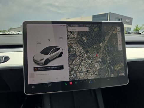 Used 2022 Tesla Model Y Long Range AWD/4WD image 26