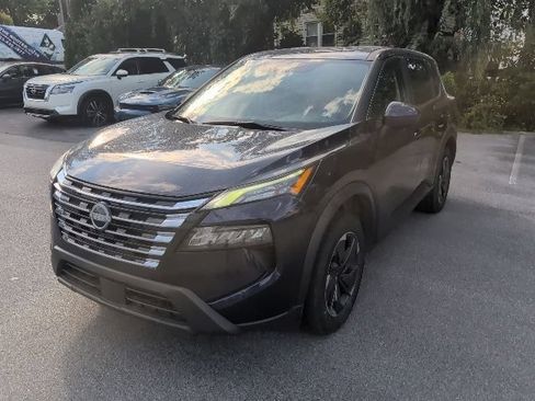 Used 2024 Nissan Rogue SV AWD/4WD image 3