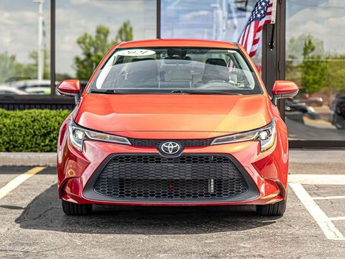Used 2021 Toyota Corolla LE FWD image 2