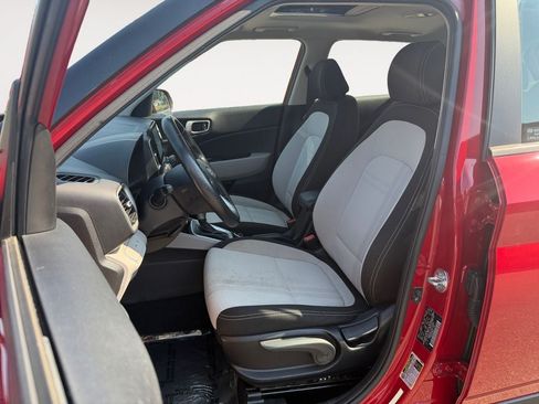 Used 2022 Hyundai Venue SEL FWD image 6
