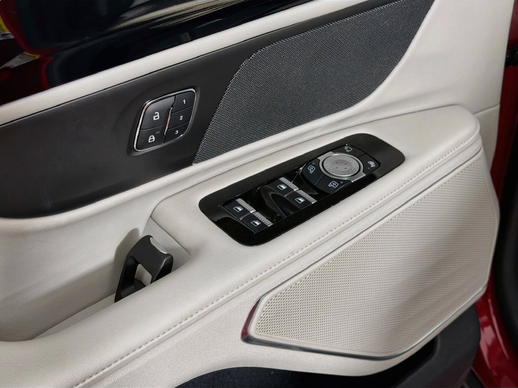 Used 2026 Lincoln Nautilus Premier AWD/4WD image 18
