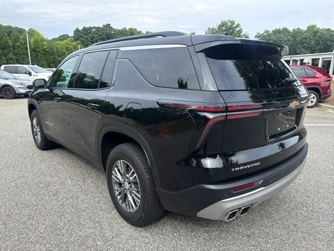 Used 2025 Chevrolet Traverse LT w/ Driver Confidence Package FWD image 3