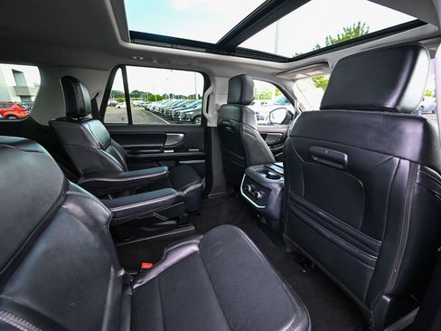 Used 2025 Ford Expedition Max Platinum AWD/4WD image 28