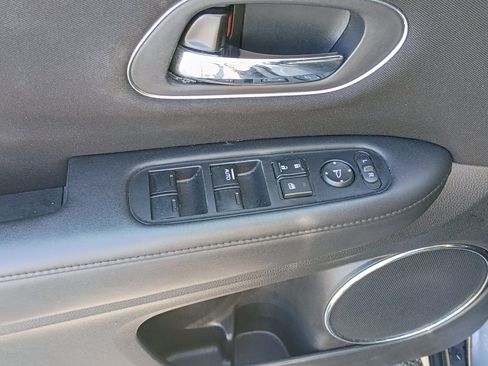 Used 2017 Honda HR-V EX image 17