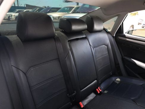Used 2015 Volkswagen Passat 1.8T SE FWD image 22
