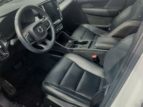 Used 2019 Volvo XC40 T5 Momentum image 10