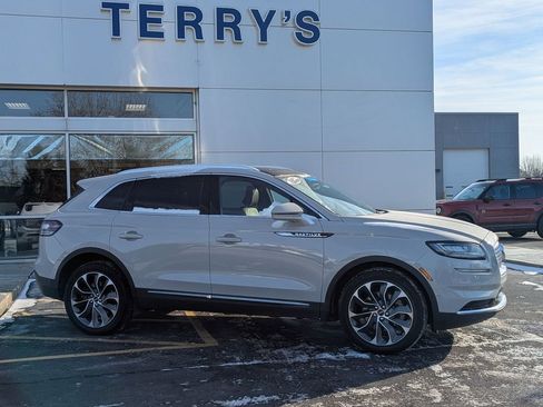 Used 2022 Lincoln Nautilus Reserve w/ Equipment Group 201A image 2