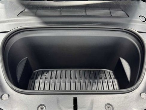 Used 2023 Tesla Model Y Long Range image 29