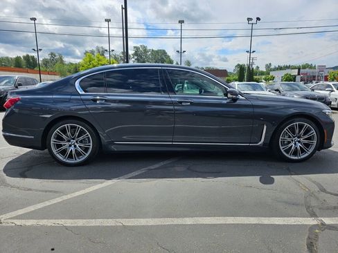 Used 2020 BMW 740i w/ Premium Package RWD image 6