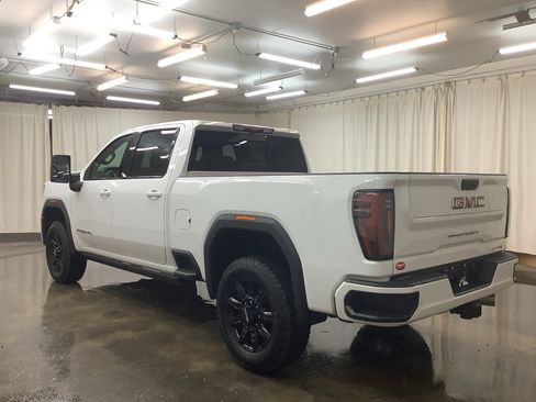 Used 2024 GMC Sierra 2500 AT4 w/ Technology Package AWD/4WD image 8