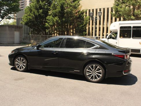 Used 2019 Lexus ES 300h w/ Premium Package FWD image 9