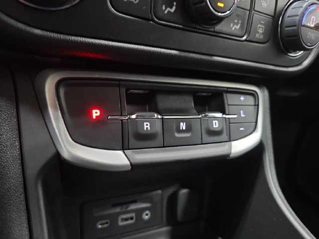 Used 2023 GMC Terrain SLT w/ LPO, Floor Liner Package AWD/4WD image 23