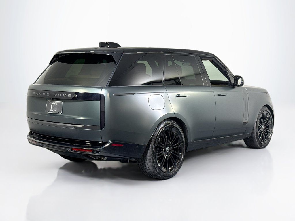Used 2025 Land Rover Range Rover SE AWD/4WD image 5