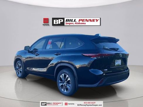 New 2026 Toyota Highlander XLE image 3