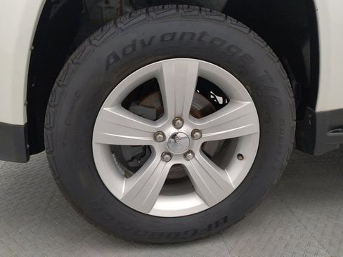 Used 2017 Jeep Compass Latitude AWD/4WD image 31