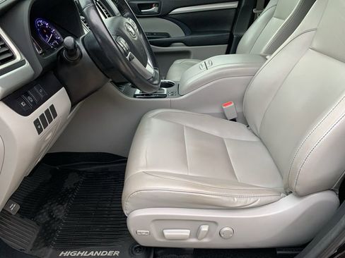 Used 2018 Toyota Highlander XLE image 10