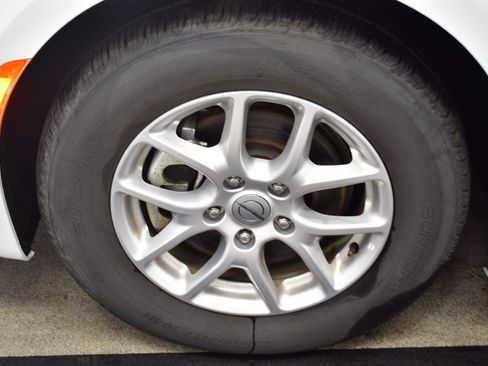 Used 2023 Chrysler Pacifica Touring-L FWD image 34