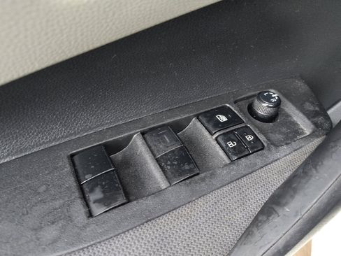 Used 2021 Toyota Corolla LE FWD image 27